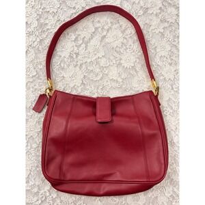 Red Cowhide Leather Shoulder Bag Gold Hardware Minimalist 90s Autumn‎ Fall Chic